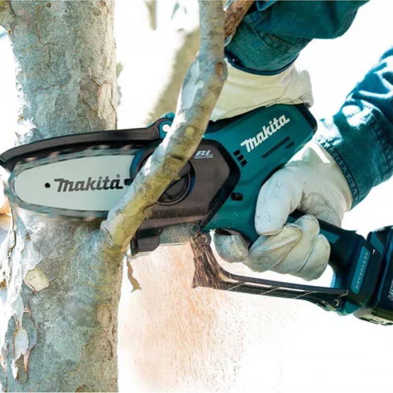 KIT MAKITA:  TALADRO INALÁMBRICO + PISTOLA DE IMPACTO + MOTOSIERRA  PORTÁTIL + 6 BATERÍAS ADICIONALES  PROMOCION CIERRE DE TIENDA - ENVÍO GRATIS